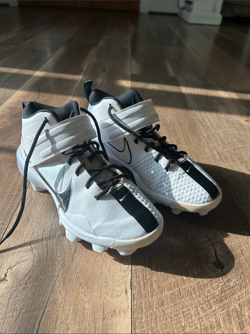 Mike Trout Nike Boy’s White & Black Baseball Cleats